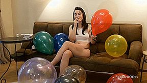 Vicky cigarette popping - 4K