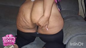 ON THE COUCH PHAT ASS ANAL QUEEN GRIPS HER BOOTY