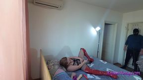 Hot mature masturbate with several dildos pushing them deep in her cunt