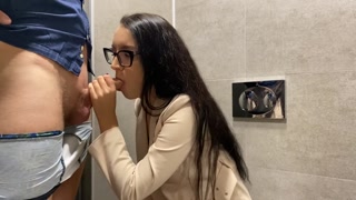 The boss fucked a lustful secretary in the toilet