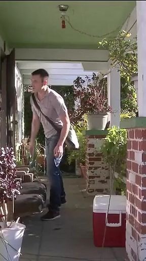 MEN - Kris Anderson, Seth Roberts get dirty on laundry day