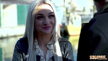 Nathalie, belle blonde, se fait d&eacute_truire le fiak