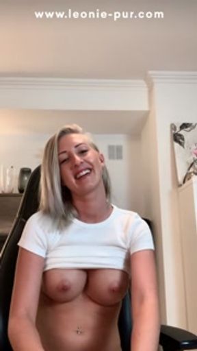 I finger my wet pussy after work in the office to orgasm :-p