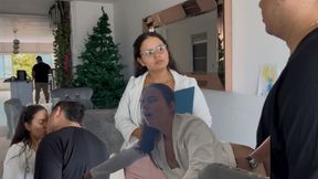 A real estate agent fucked during a visit in the dining room to sell her property !!