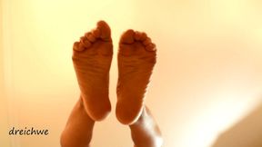 pisando estupidos con mis pies