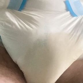 Diaper fetish - fill the diaper while walking