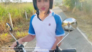 Amatør POV af smukke unge spanske teenagere bliver kneppet og fyldt med sæd i offentligheden