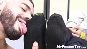”Bearded hunk Ricky Larkin sucks his friends feet & toes”