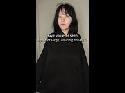 Big tits bouncing as she lifts her shirt 😘