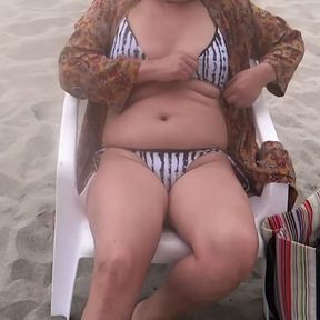 I show myself in a bikini on the beach and I get on all fours to fuck with my boss