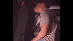 Despues de unos tragos le mamo la polla al vecino afuera de su casa y termina follandome a pelo y su esposa adentro de la casa