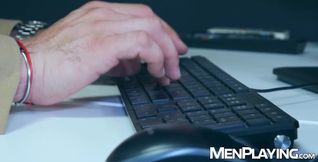 Mega hung Sir Peter spreads Alan Vicenzo ass wide and pounds him