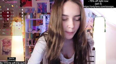 She looks like my cute teenage sister hot fresh cum amateur solo dance