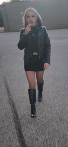 Leather smoking babe KandyxB