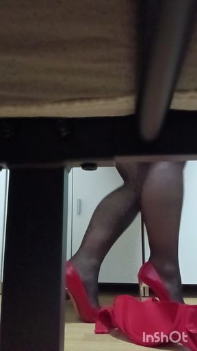 Spectators under the bed