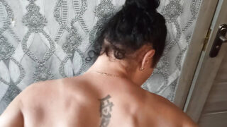 Brat rucha w dupę amatorską dojrzałą europejską MILF-kę i obficie ją spermą z wielkiego kutasa