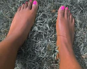 Pretty in Pink: Barefoot Bliss Outside