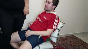 Vi o moleque olhando pra minha rola no &ocirc_nibus, chamei ele pra casa e gozei na boca dele