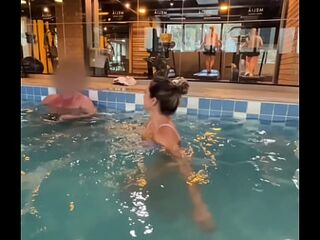 I enticed the well-endowed guest at the hotel pool, took him to my room to screw me in front of the cuckold and have him cum in my throat - COMPLETE ON RED