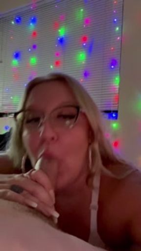 i suck it when i’m told to 😘 check out my onlyfans for more