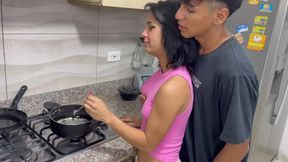 Mi Hermanastra Pequeña Quiere Follar En La Cocina Por Primera Vez