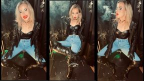 The Smoking Queen makes you Addicted