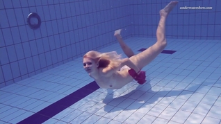 Elena Proklova shows how sexy can one be alone in the pool