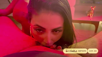 A gostosa da Rainha Hotwife engoliu com facilidade o pauzinho do marido corno