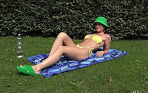 Alsscan, zuzu horny and isabella de laa feeling froggy