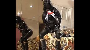 RoxinaRubberBiker271005.WMV