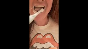 Stones logo toothbrushing with Arien