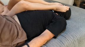 FEET ON FACE | Bella