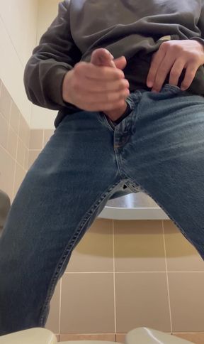 Man struggles with premature ejaculation and loves cum shots