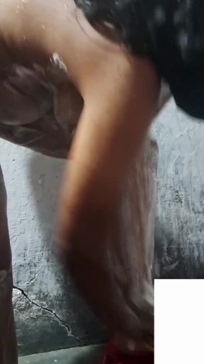 Tamil aunty bathing video call service   Clip 1