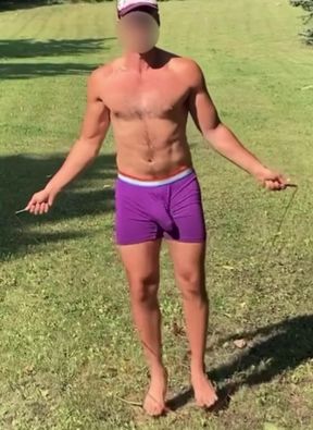 Big-dicked gym rat gets a workout in