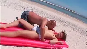 Culona Miel Teniendo Sexo En La Playa