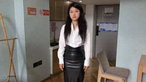 Chinese style five flower big tie placement for girls in white clothes (Chinese model)