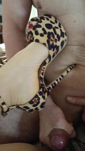 Cum on my pussy, baby...