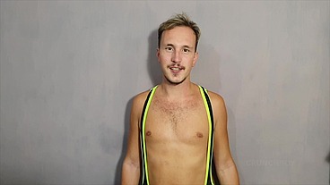SPanish boy fucking bareback in backroom in fetish outfits