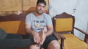 Adoración de pies: toques suaves, besos y atención total