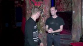 un hetero curieux de paris baise un gay pour une nouvelle experience sexuelle