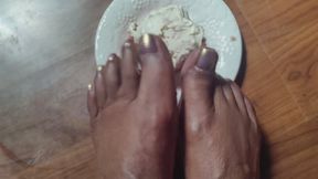 Crushed Strawberry Cake with Toes