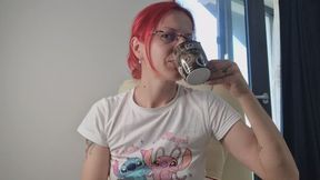 Morning Nicotine Ritual – Slow Coffee Sips & Deep Smoke Tease