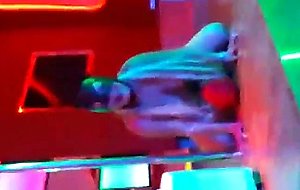 Enano se coje una stripper
