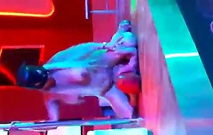 Enano se coje una stripper