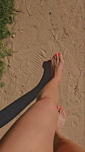 worship my feet while i walk on the sand and in the sea