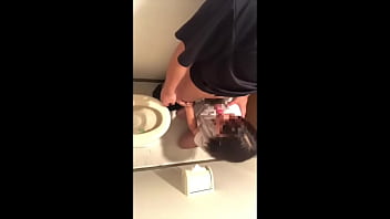 【ムチムチ人妻】◯供が寝た後に妻とトイレでフェラチオさせた後に布団の上でねっとり愛のSEXしてきました。
