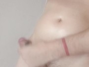 Mi cuerpo lleno de aceite y mi pene bien duro