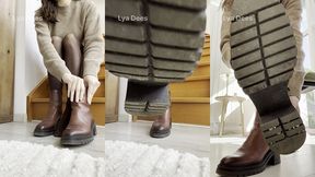 j enfile lentement mes bottines en cuir... pour mieux les retirer. collants ...