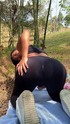 I Squirt in the Middle of Nature
